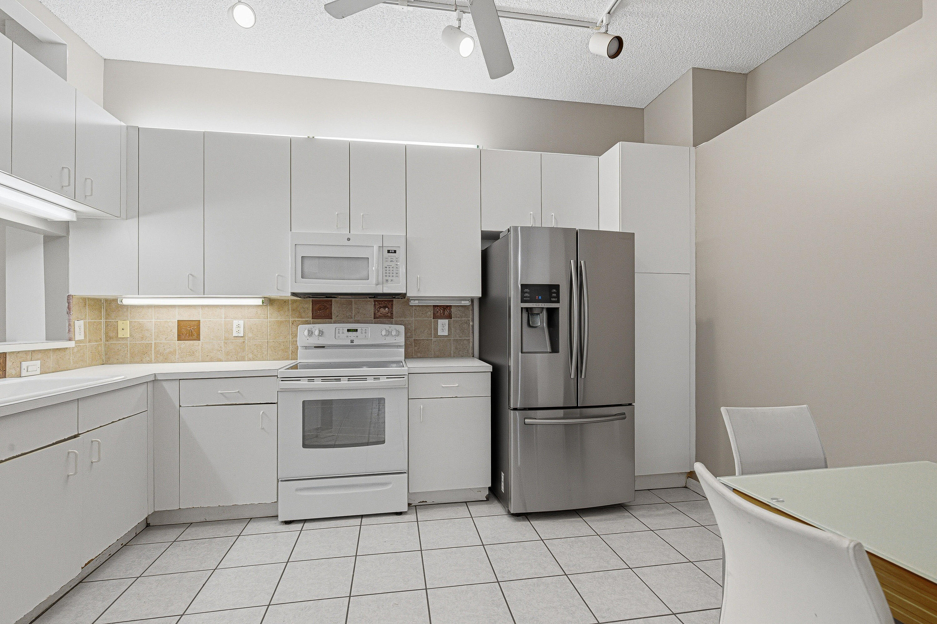 LOMBARDY REPLAT - Residential