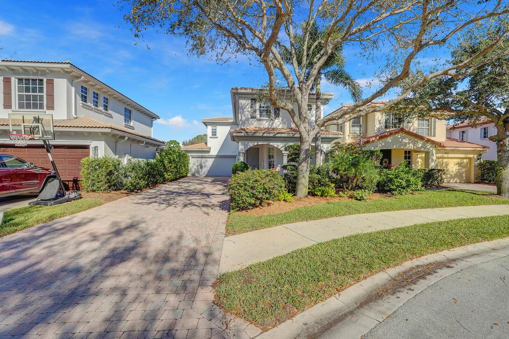 Photo of 661 Castle Drive, Palm Beach Gardens, FL 33410 (MLS # R10956287)