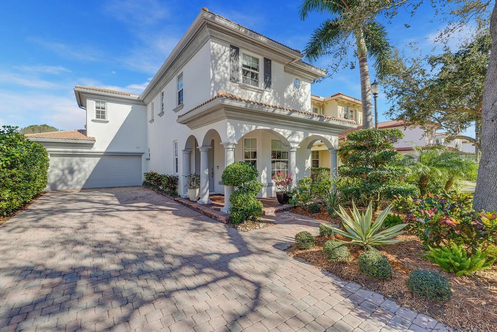 Photo of 661 Castle Drive, Palm Beach Gardens, FL 33410 (MLS # R10956287)