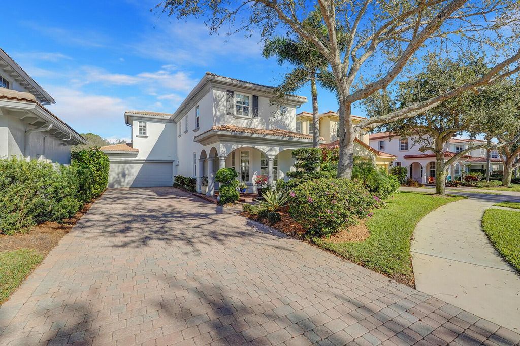 Photo of 661 Castle Drive, Palm Beach Gardens, FL 33410 (MLS # R10956287)