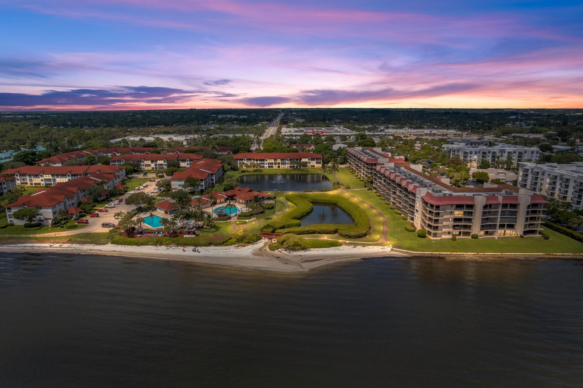 HALF MOON BAY CONDO PH I - Residential