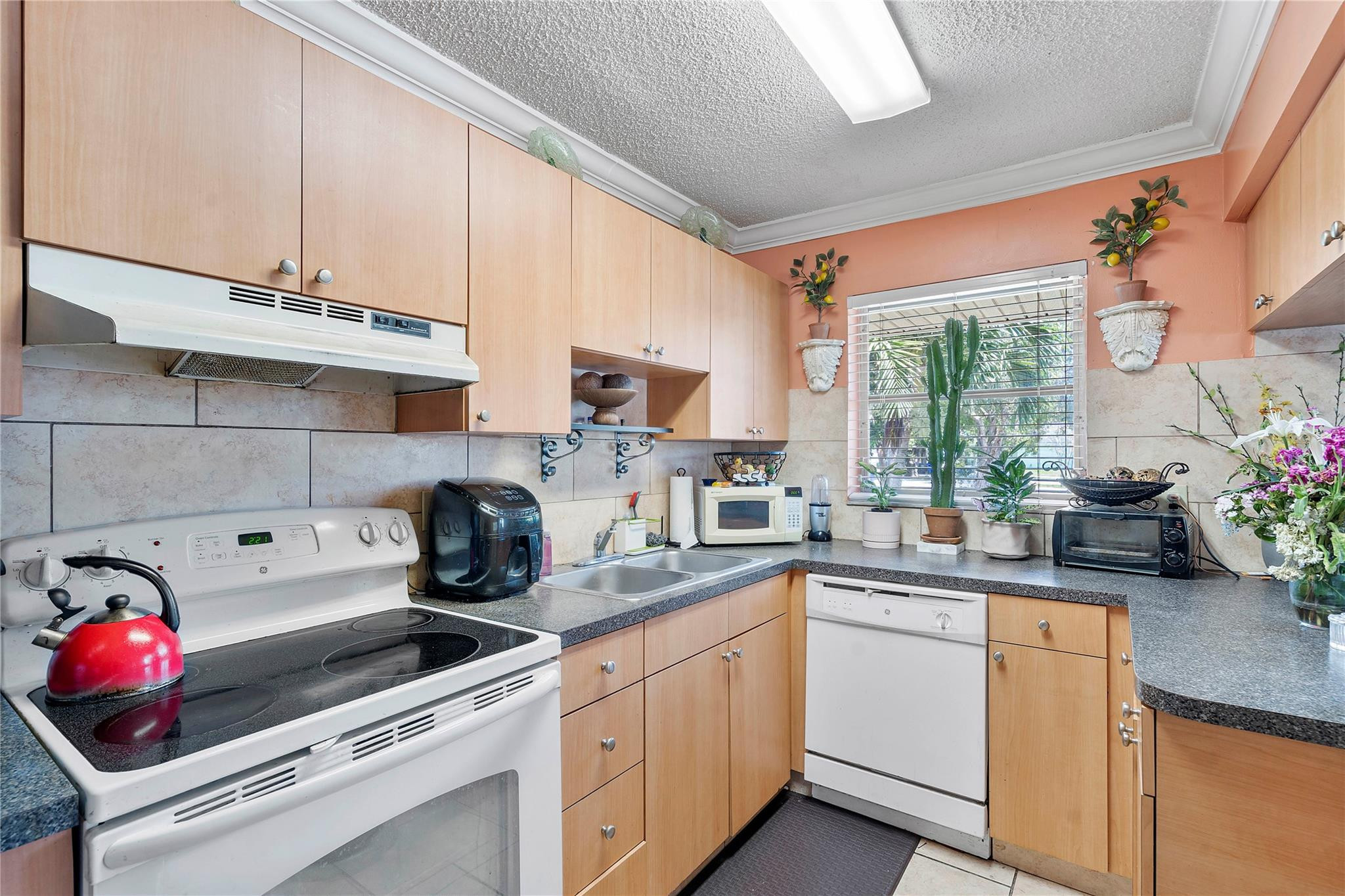 HOLLYWOOD BEACH GARDENS - Residential Income