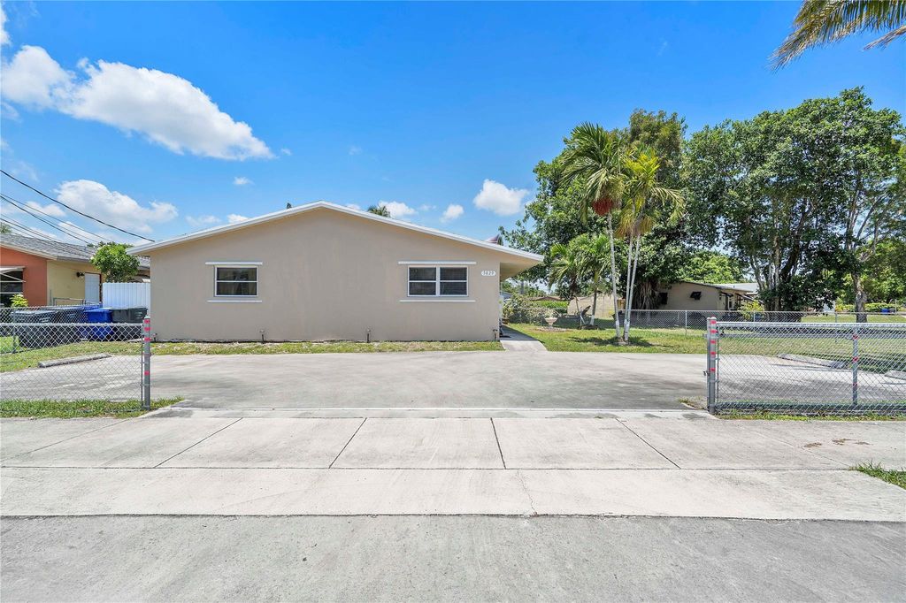 Photo of 5829 Taylor Street, Hollywood, FL 33021 (MLS # F10549351)
