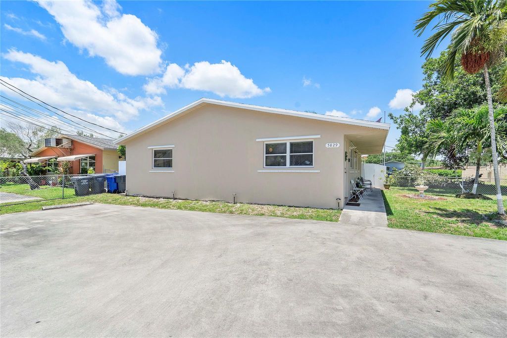 Photo of 5829 Taylor Street, Hollywood, FL 33021 (MLS # F10549351)