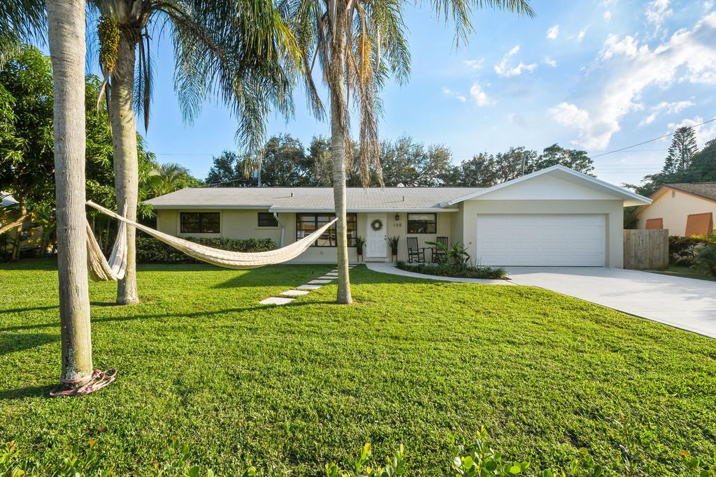 Photo of 108 W Norfolk Road, Jupiter, FL 33469 (MLS # R11014298)