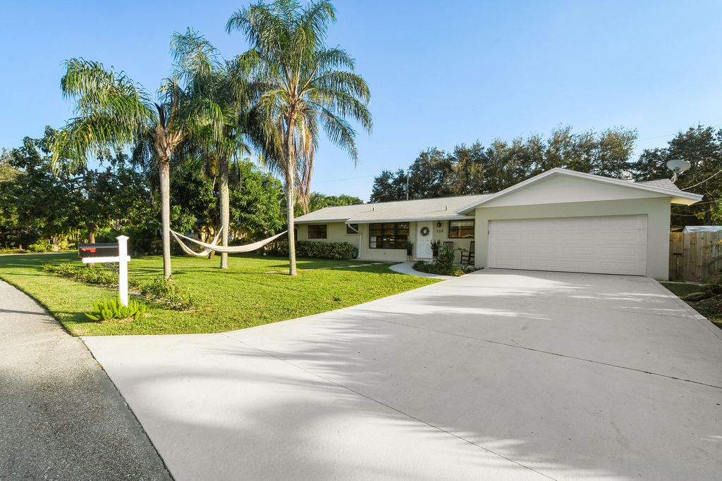 Photo of 108 W Norfolk Road, Jupiter, FL 33469 (MLS # R11014298)