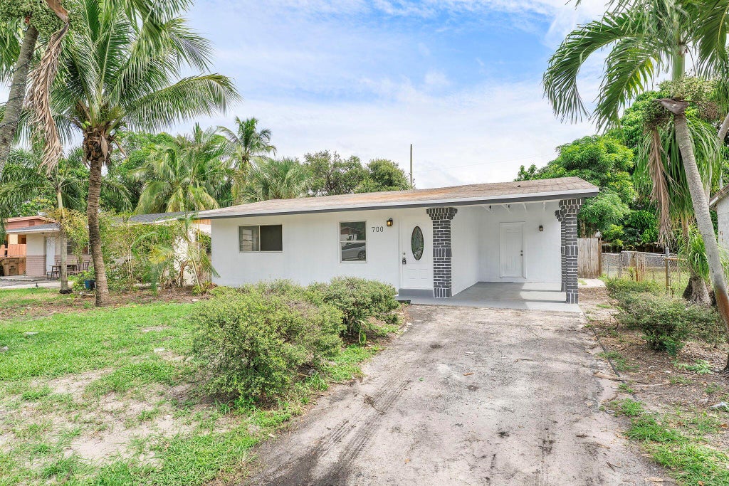 Photo of 700 NW 2nd Terrace, Deerfield Beach, FL 33441 (MLS # R11128042)