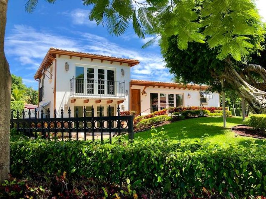 Oversize corner lot..!! 4 bedroom 3 bathroom pool home with an additional detached pool house with a full bathroom.  Walk to fine dinning, parks, boat ramp, beach, shopping, resort & downtown.