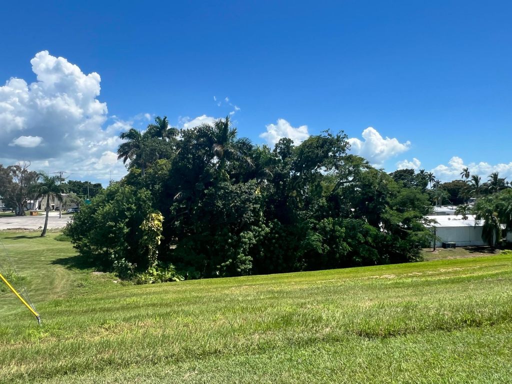 Photo of 197 W Main Street, Pahokee, FL 33476 (MLS # B26004073)