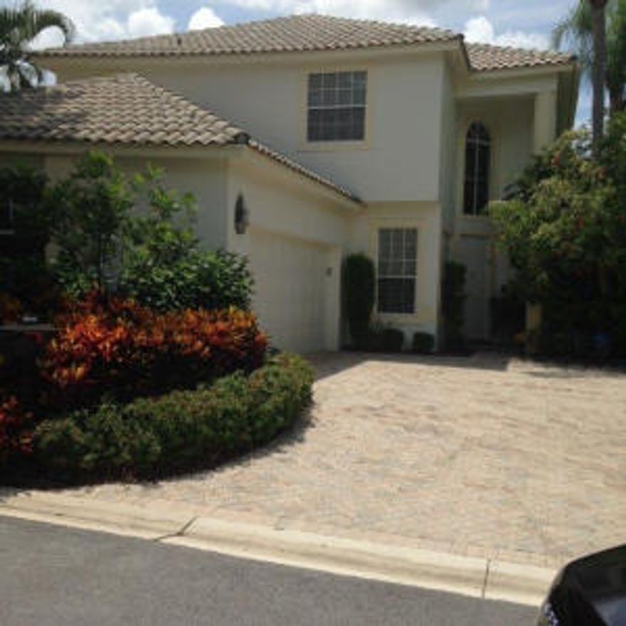 The most wonderful rental available this season. Golf, tennis and social included.  4 bedroom, 3.5 baths, Master down, lovely pool and grassy view.  Family room, kitchen.  Come and enjoy the fabulous Polo Club.  Available Jan 15, 2016-April 15, 2016