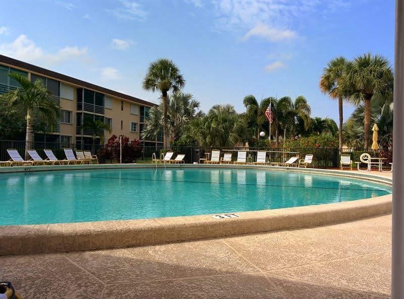 Lighthouse Point Plaza - Residential