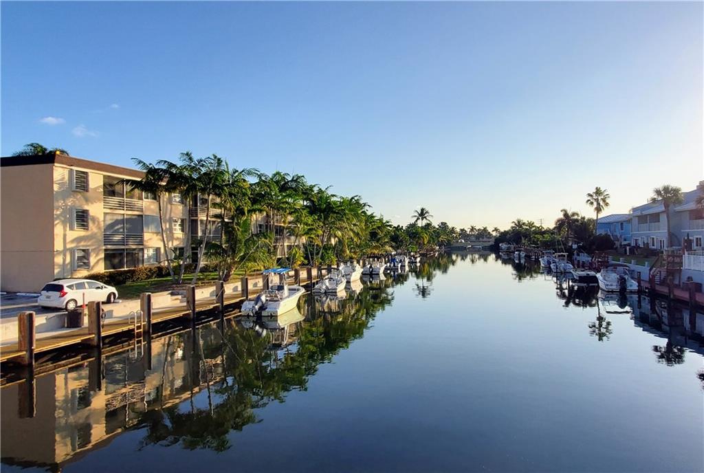 Lighthouse Point Plaza - Residential