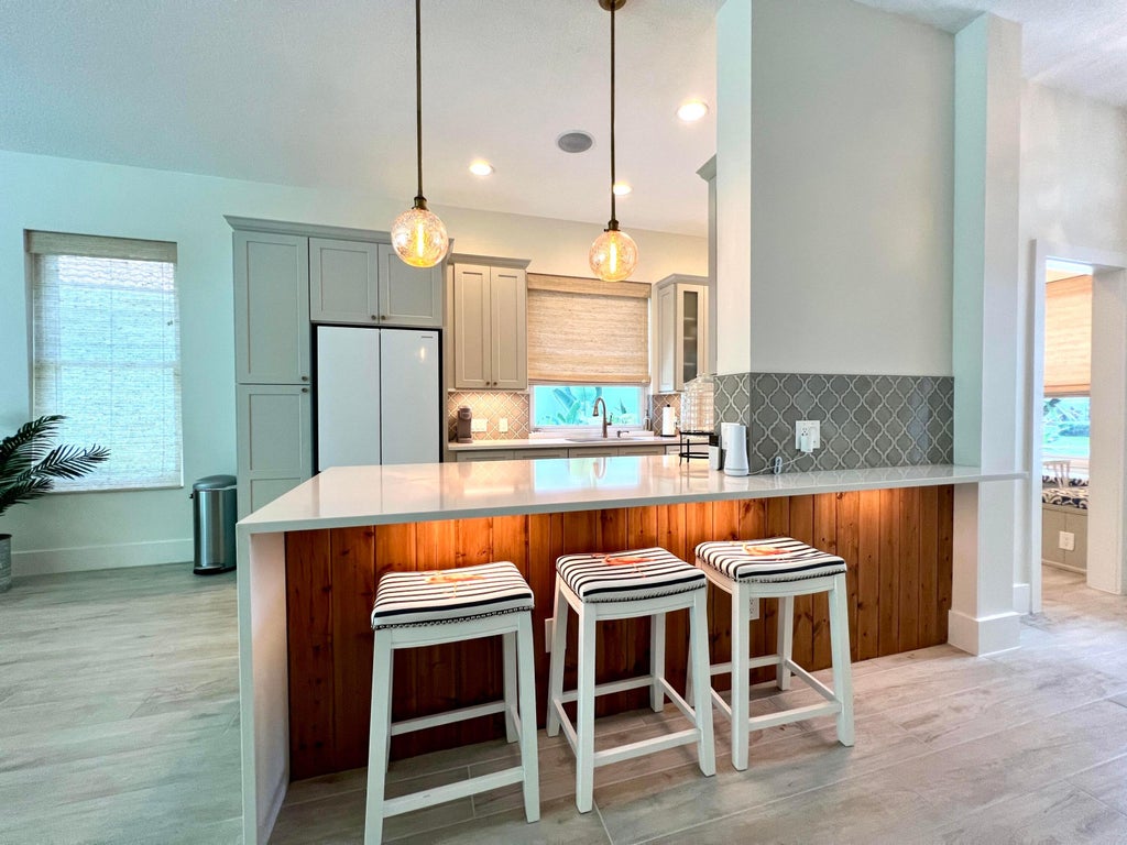 Photo of 200 Hampton Circle, Jupiter, FL 33458 (MLS # R11002921)