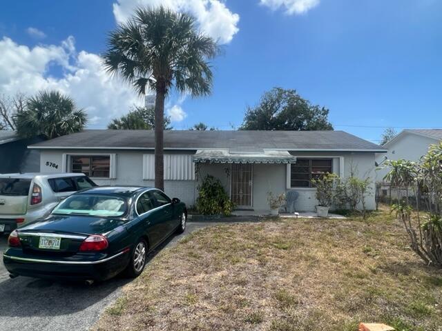 See this 2 unit property in Mangonia Hills. The backyard is HUGE and provides a great space to enjoy a BBQ with your friends and family. Front yard perfect for a boat or additional parking. This property is located just minutes from great dining, shopping, the Florida Turnpike and I-95.