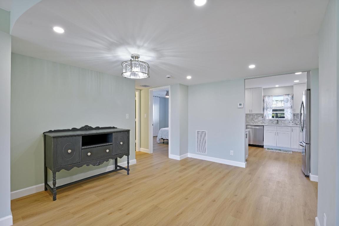 LAKE HARBOUR TOWERS CONDO - Residential