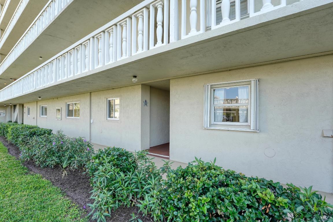 LAKE HARBOUR TOWERS CONDO - Residential