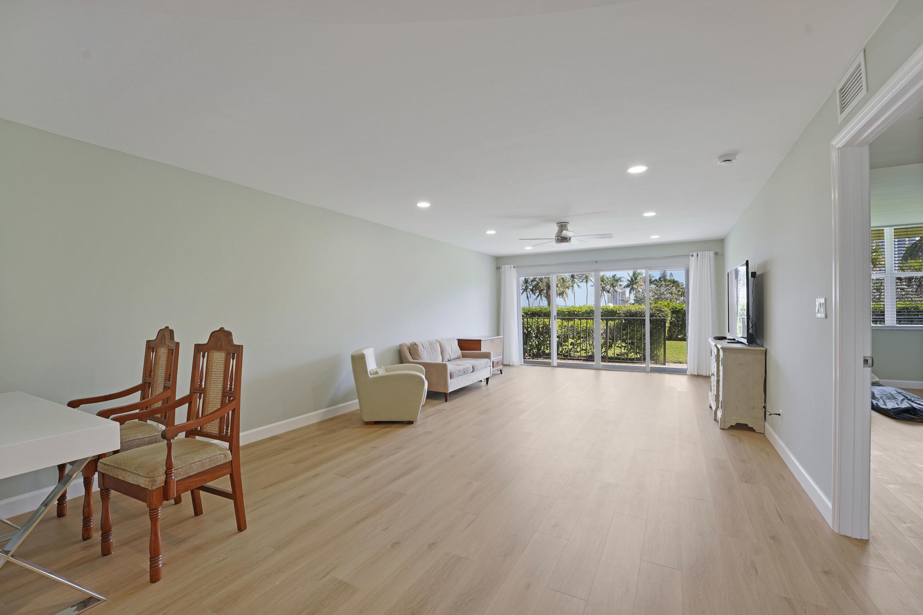 LAKE HARBOUR TOWERS CONDO - Residential