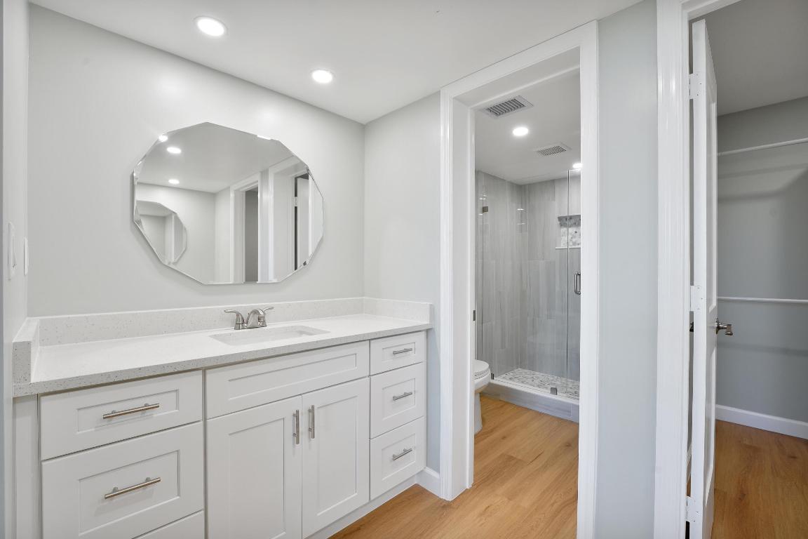 LAKE HARBOUR TOWERS CONDO - Residential