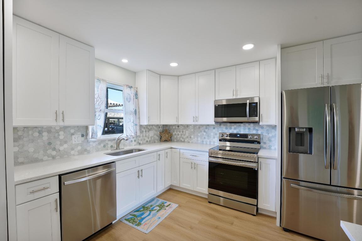 LAKE HARBOUR TOWERS CONDO - Residential