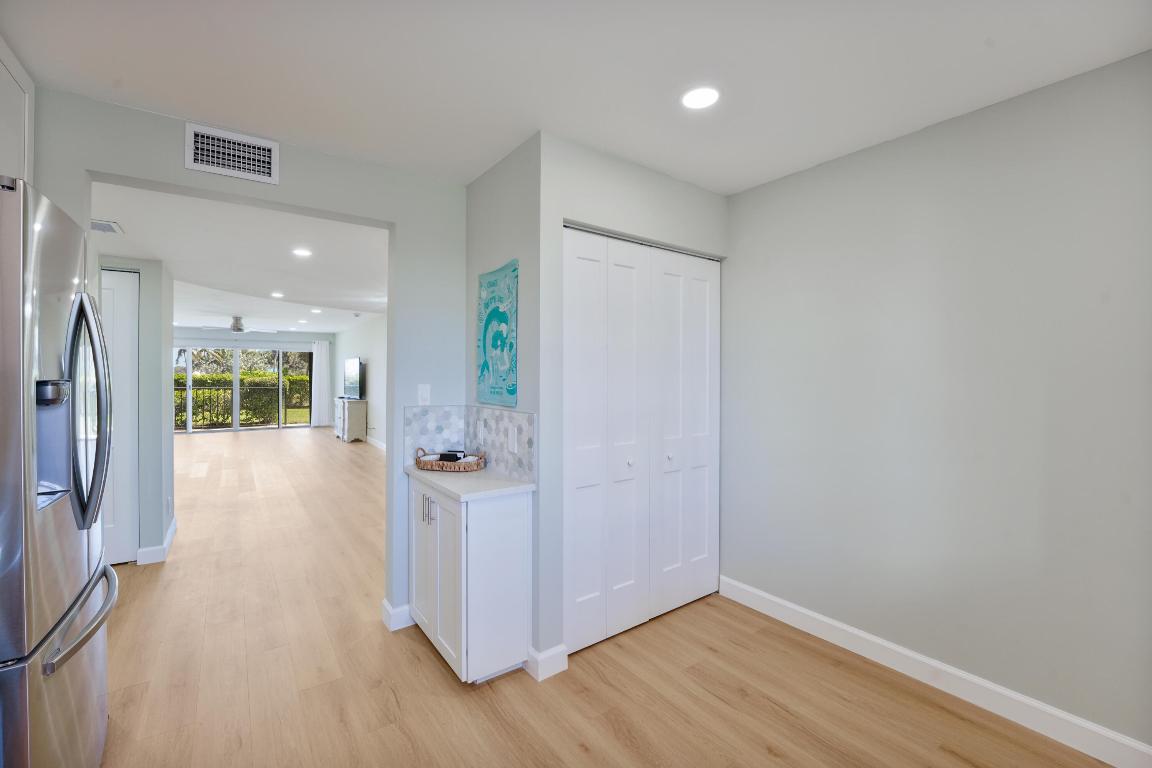 LAKE HARBOUR TOWERS CONDO - Residential