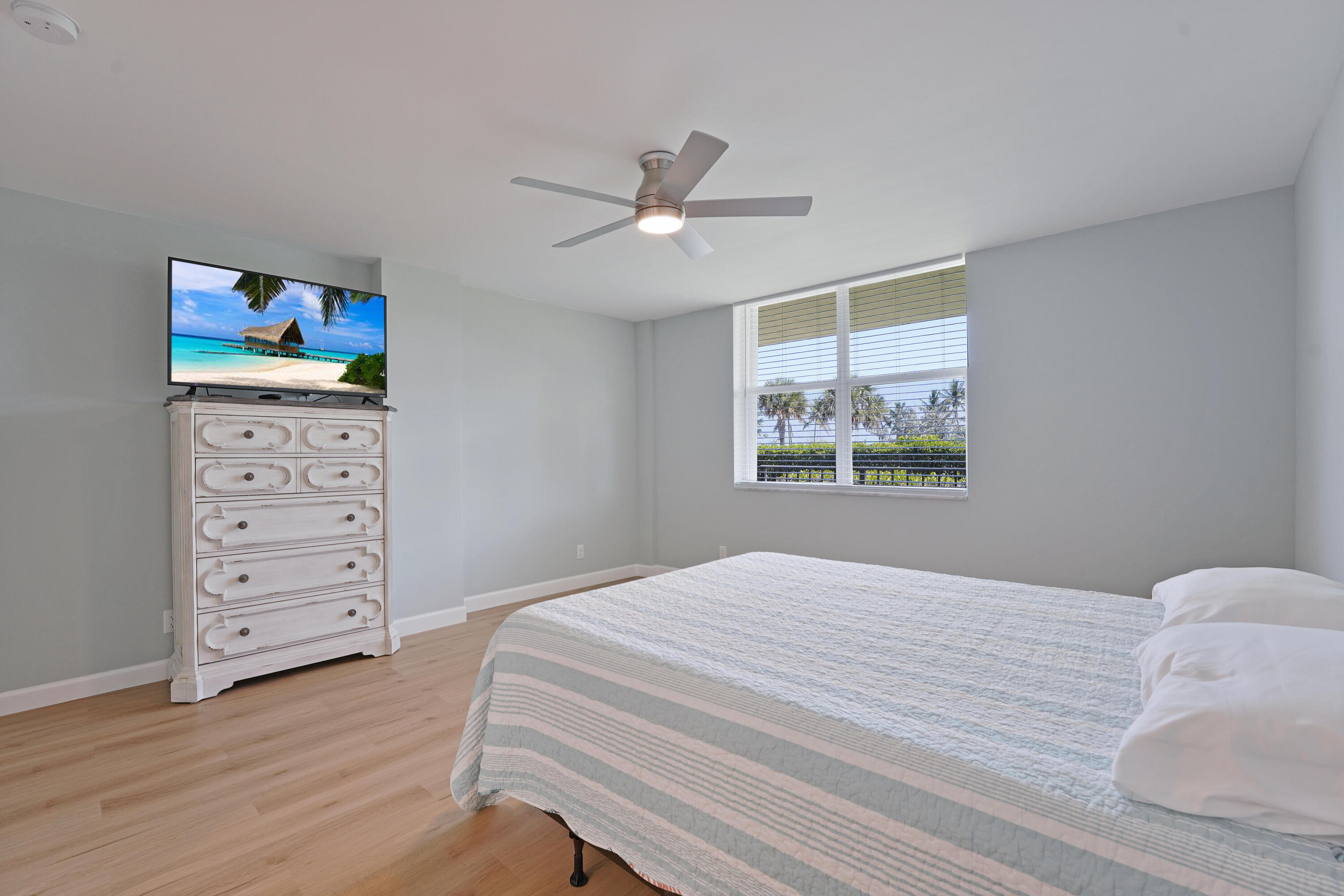 LAKE HARBOUR TOWERS CONDO - Residential