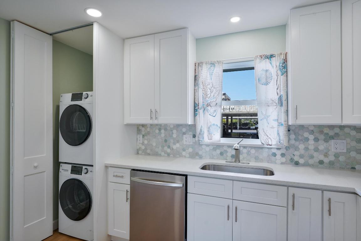 LAKE HARBOUR TOWERS CONDO - Residential