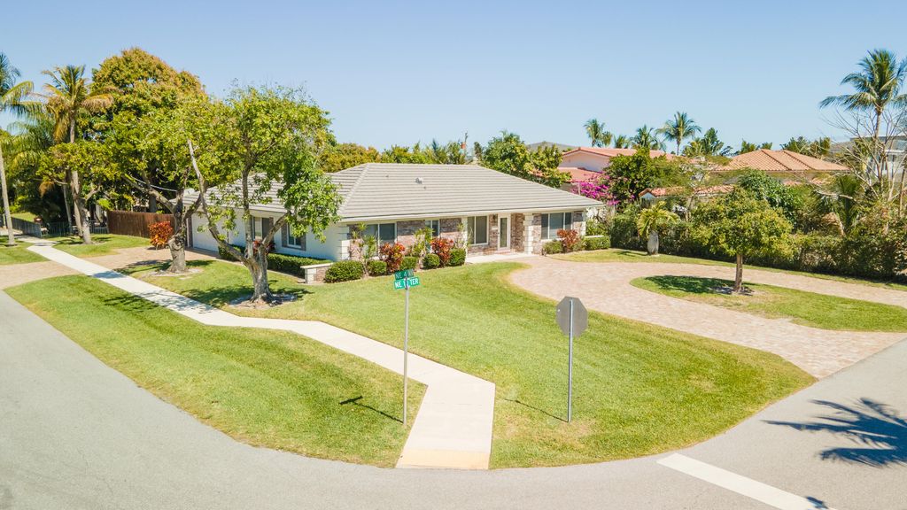 Photo of 401 NE 10th Terrace, Boca Raton, FL 33432 (MLS # B26045215)