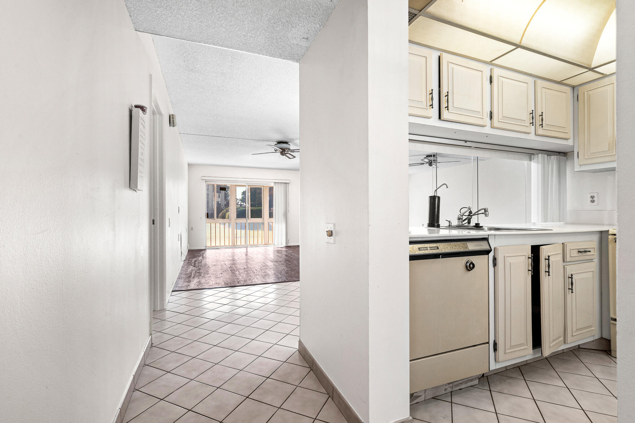 4602 Martinique Way E1, Coconut Creek, FL, 33066/$79,999 3 4602 Martinique Way E1