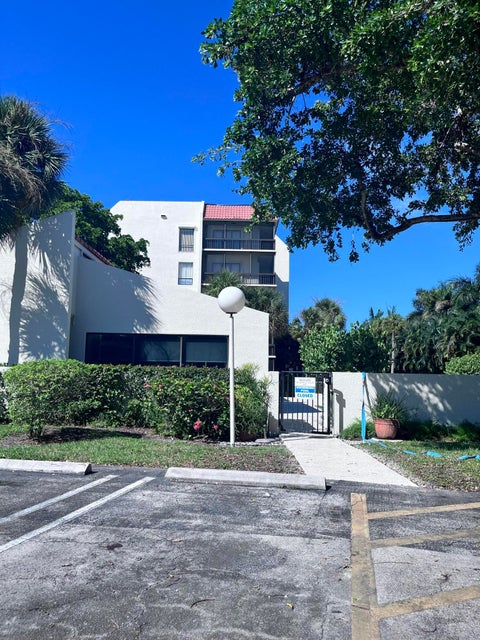 Tiny photo for 3000 PRESIDENTIAL Way #301, West Palm Beach, FL 33401 (MLS # B26089135)