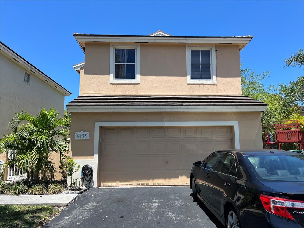 Photo of 6955 SW 148th Lane, Davie, FL 33331 (MLS # F10514087)