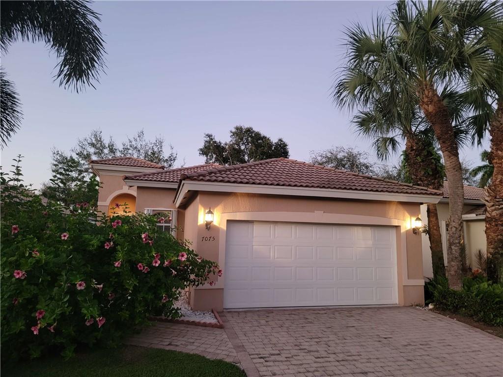 HUNTINGTON WALK 2 - Residential