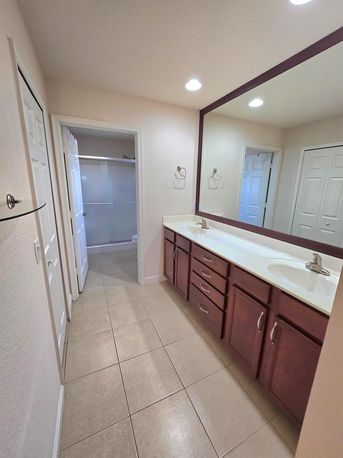 SPANISH LAKES ONE LEASEHO - Residential