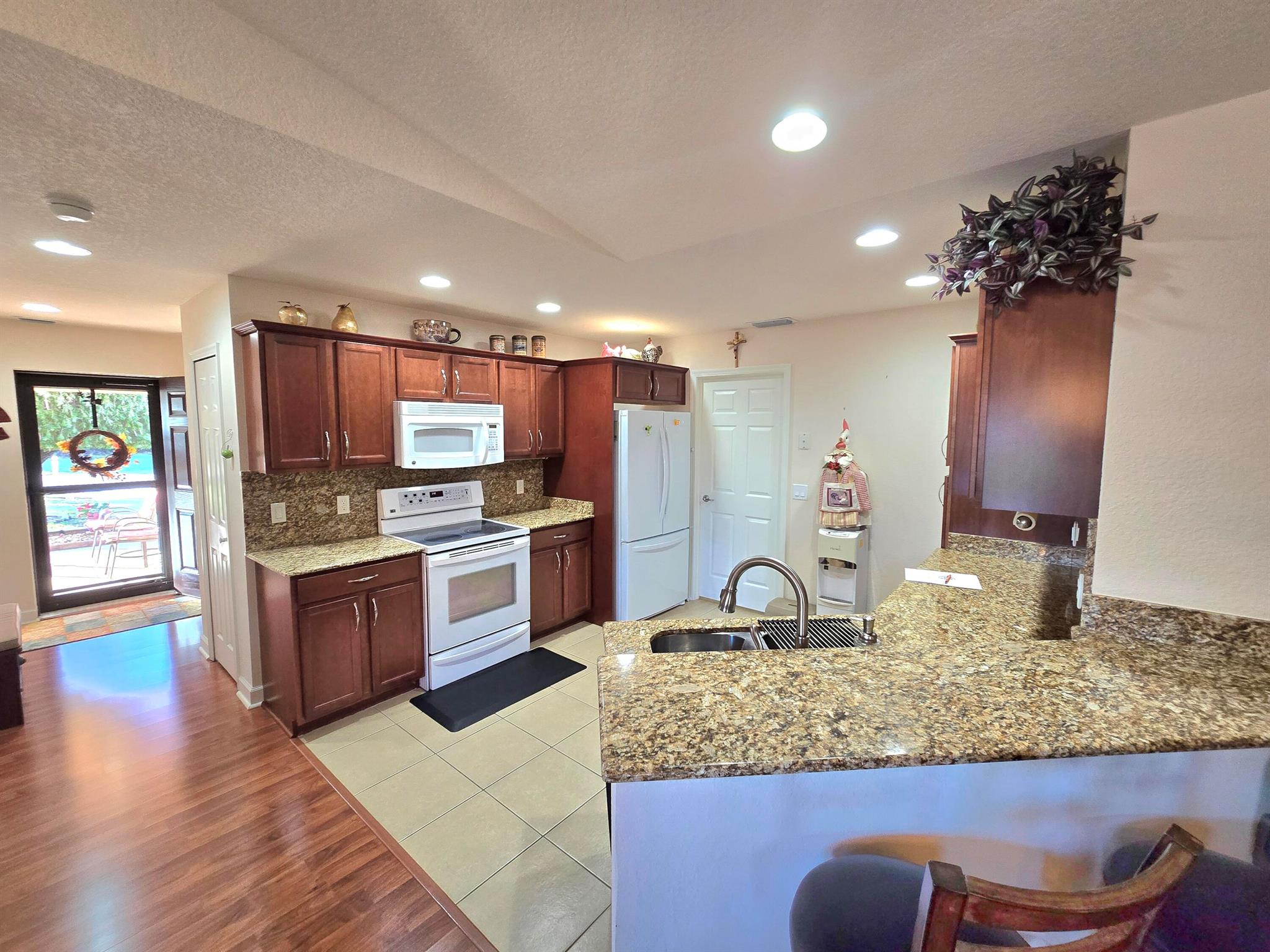 SPANISH LAKES ONE LEASEHO - Residential