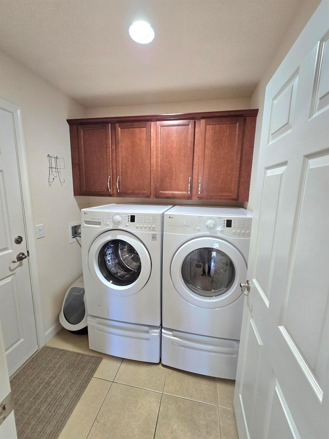 SPANISH LAKES ONE LEASEHO - Residential