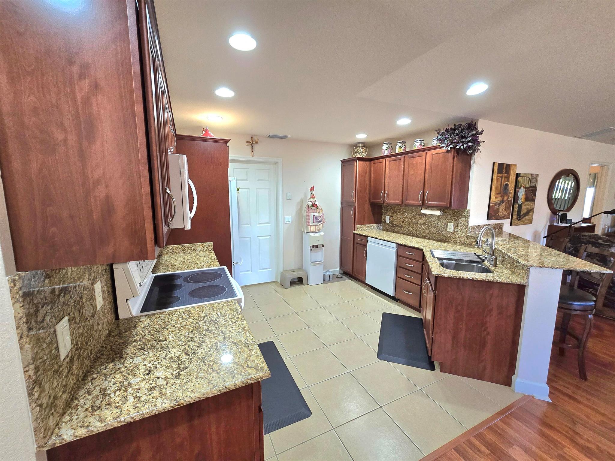 SPANISH LAKES ONE LEASEHO - Residential