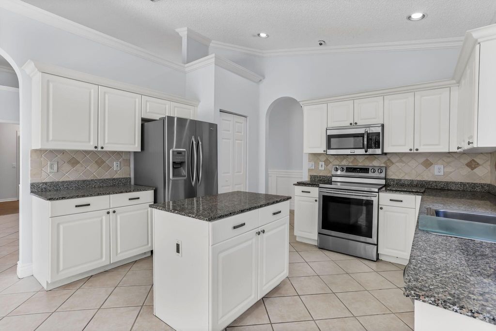 Photo of 7607 Colony Lake Drive, Boynton Beach, FL 33436 (MLS # R11119311)