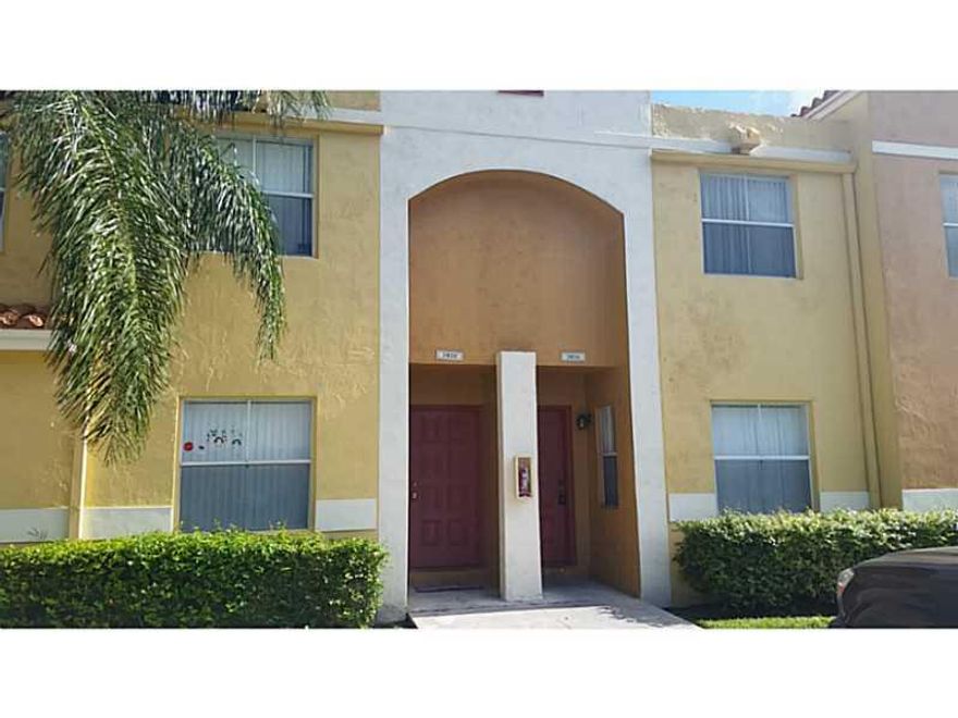 FRESHLY PAINTED TOWNHOME. EXECELENT LOCATION CLOSE TO SAWGRASS MALL. CITY OF SUNRISE JUST OPEN A KIDS WATER PARK A CROSS THE STREET OF TEH COMPLEX.