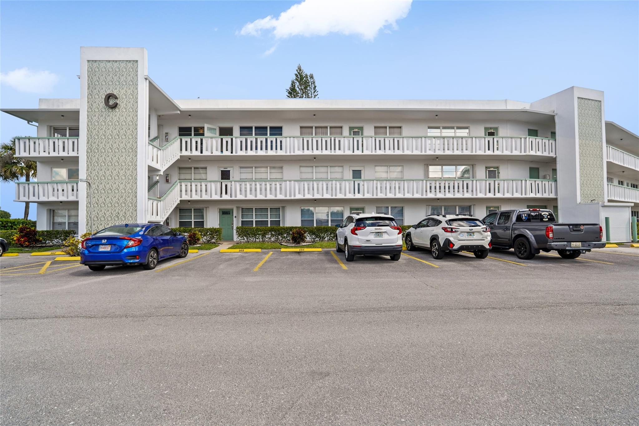 302 Wellington C 302