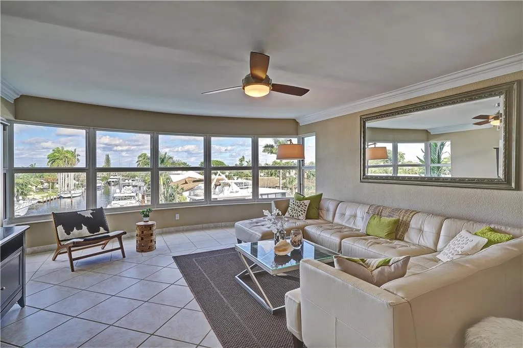 3111 NE 51st St Unit 301C  