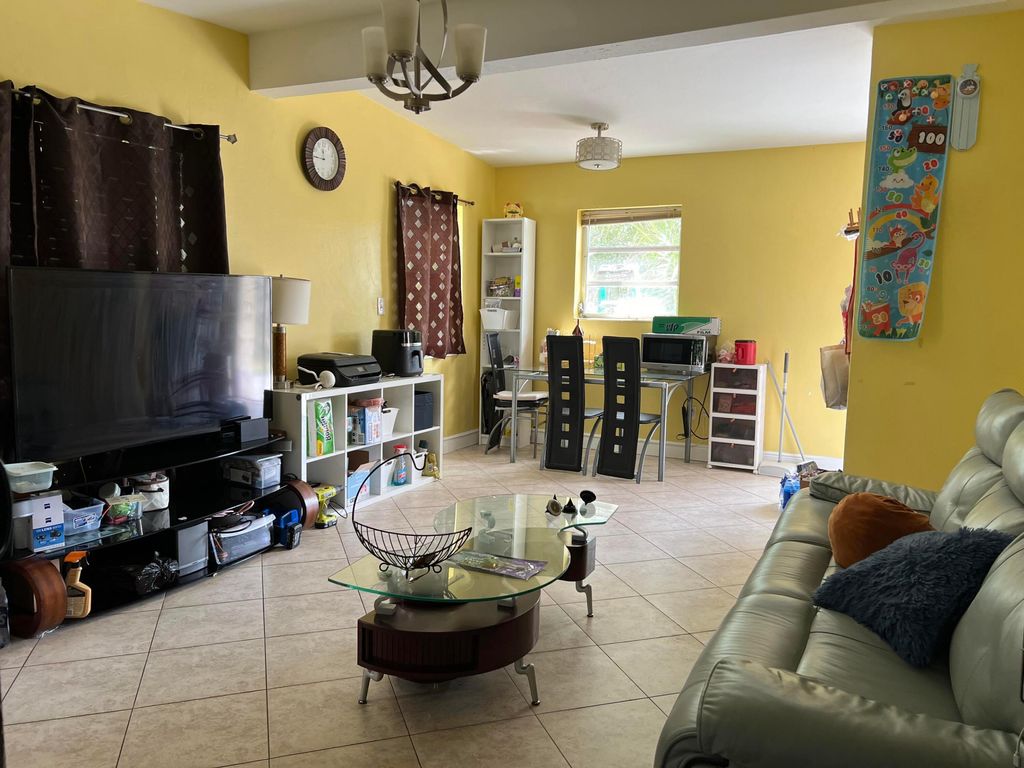 Photo of 4310 NE 13th Avenue, Pompano Beach, FL 33064 (MLS # B26018278)