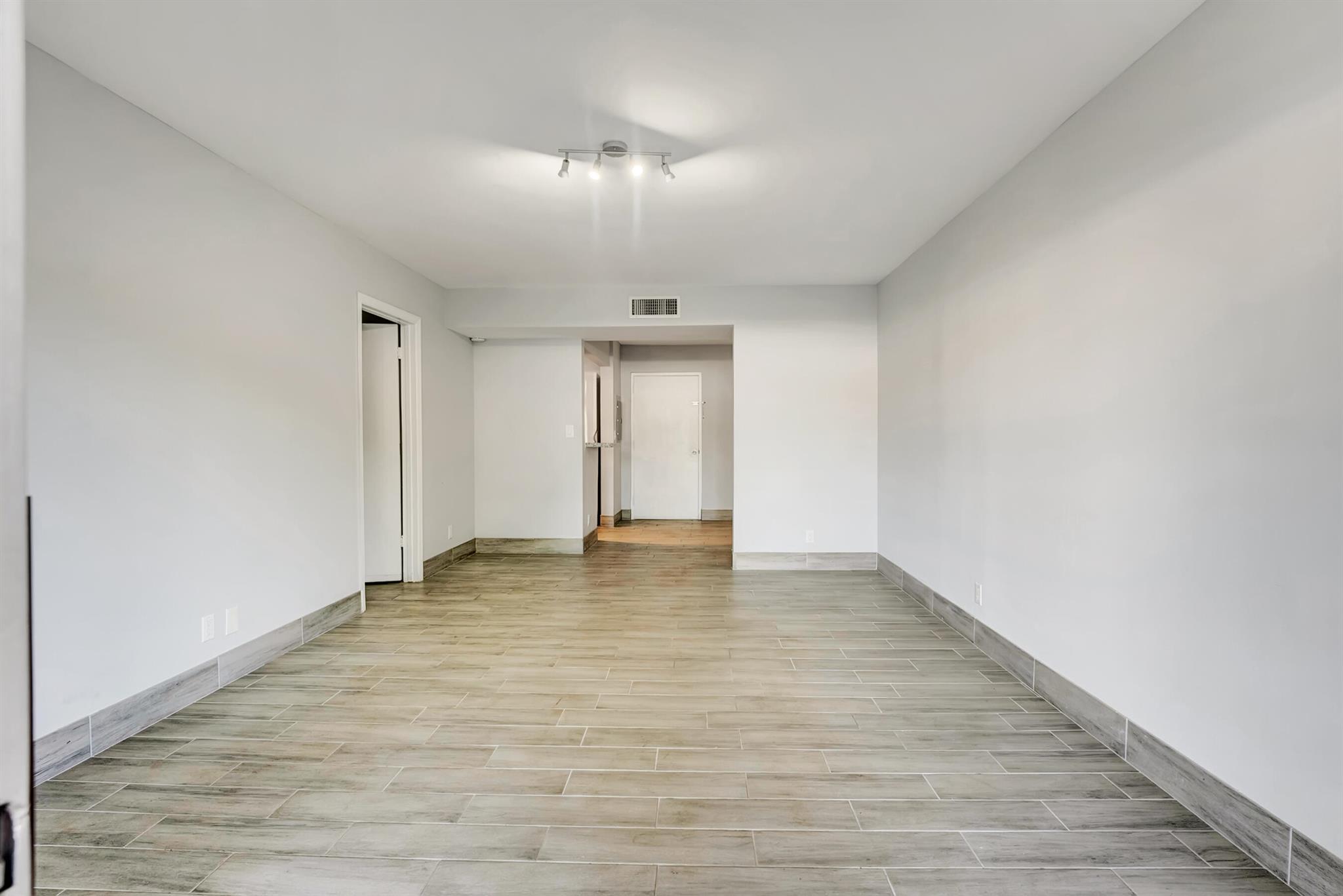 CASA DEL RIO CONDO - Residential Lease