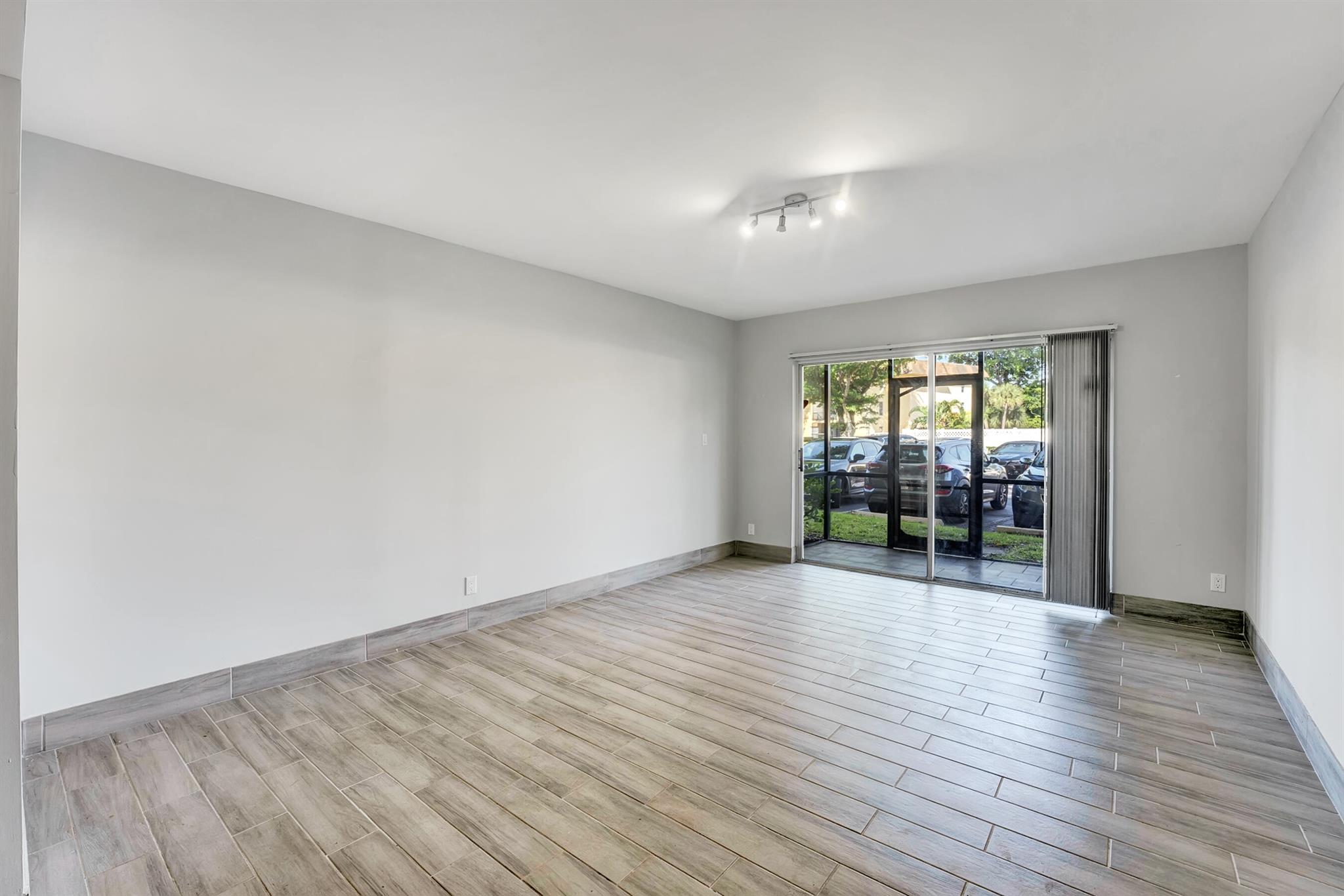 CASA DEL RIO CONDO - Residential Lease