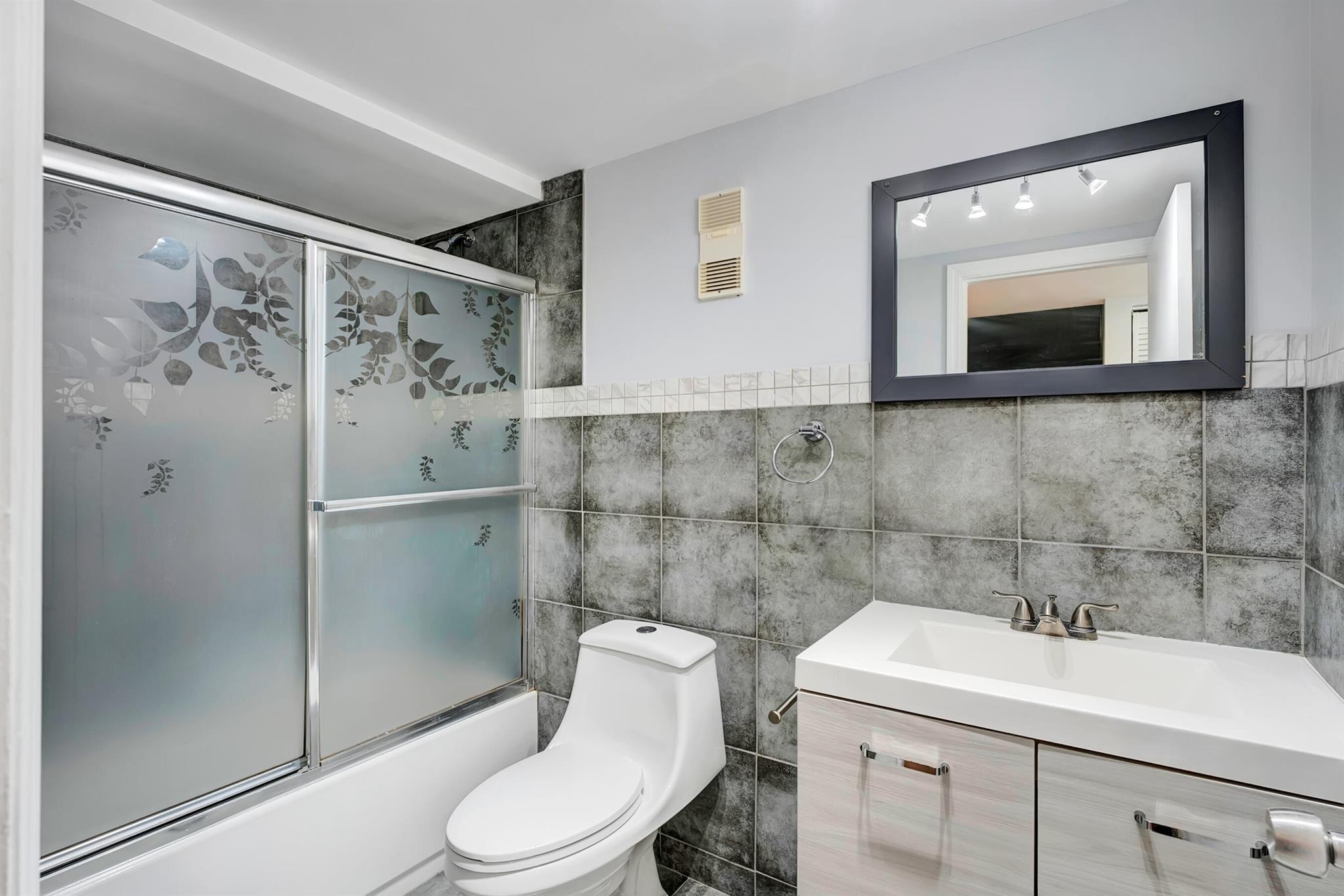 CASA DEL RIO CONDO - Residential Lease