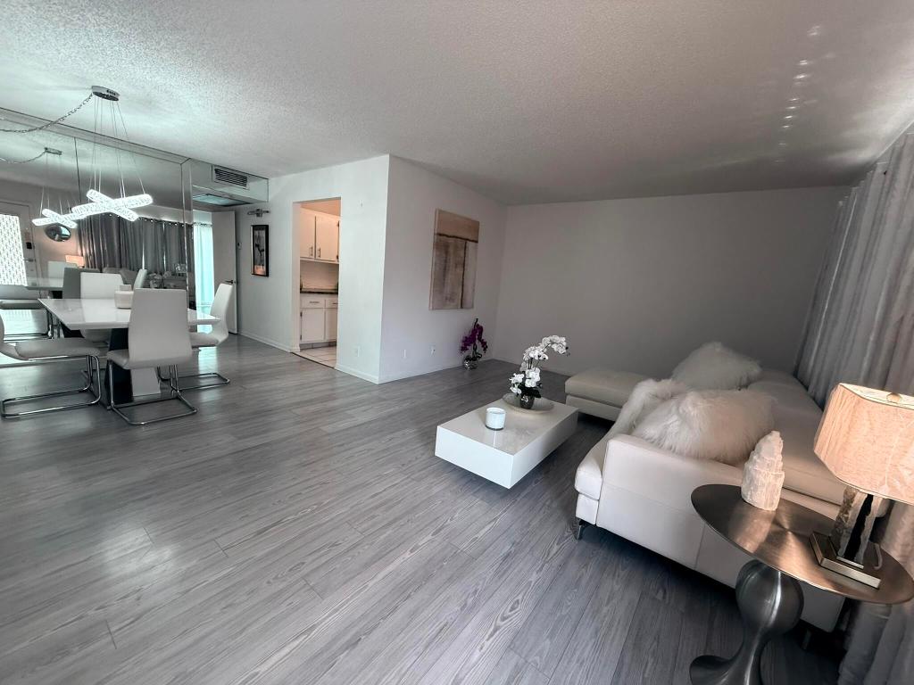 KINGSLEY AT CENTURY VILLAGE - Residential