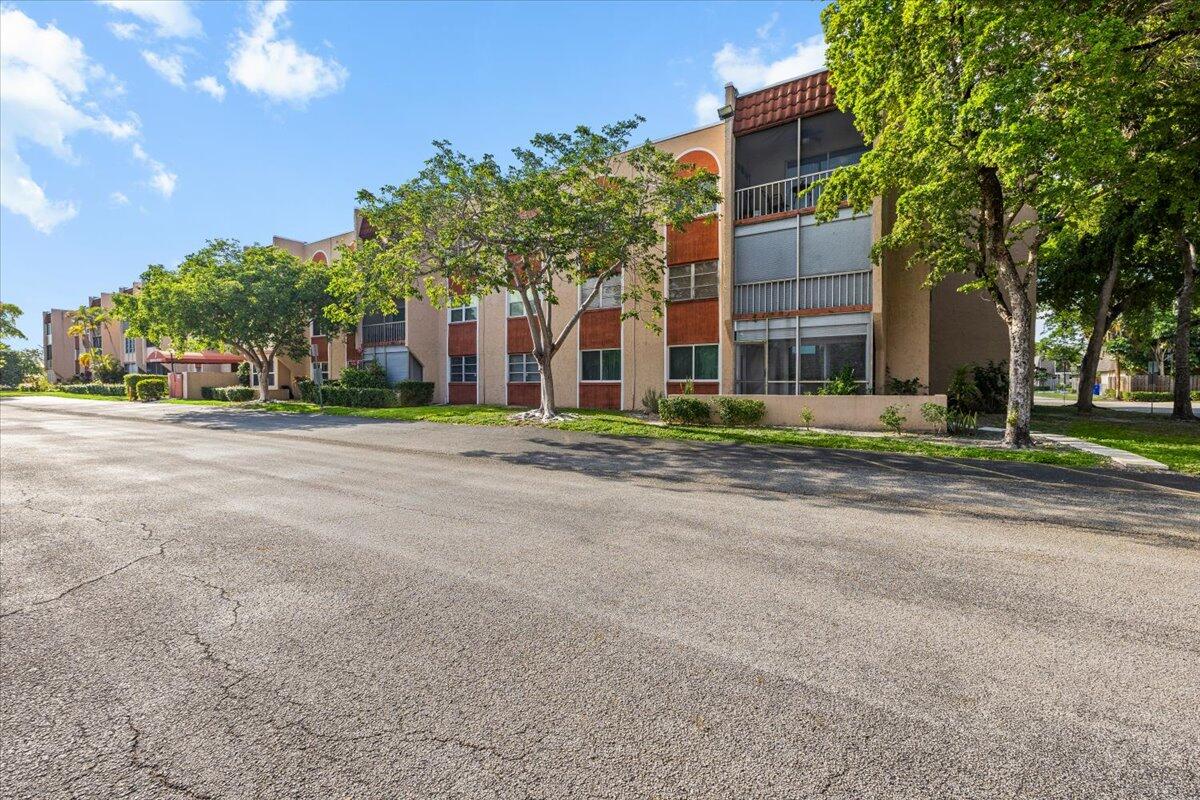 OAKBROOK IV V VI VII CONDO - Residential