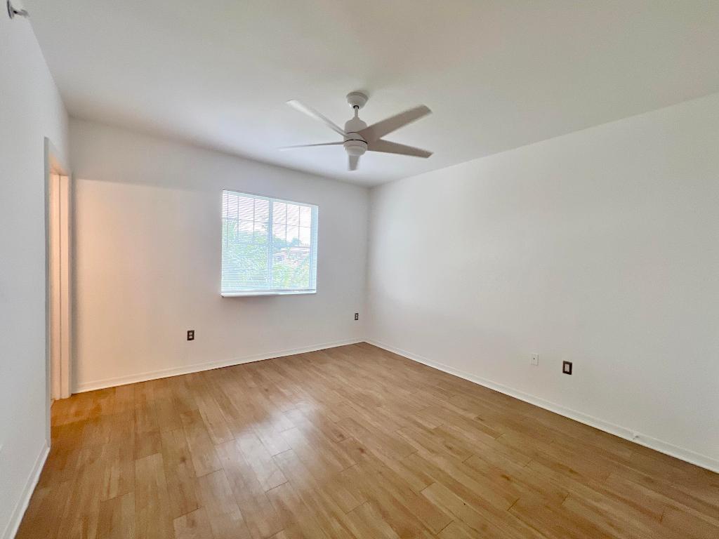 VILLAS AT EMERALD DUNES CONDO - Residential Lease