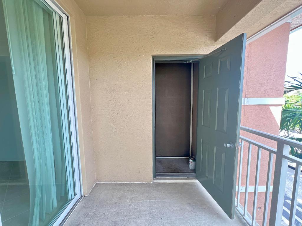 VILLAS AT EMERALD DUNES CONDO - Residential Lease