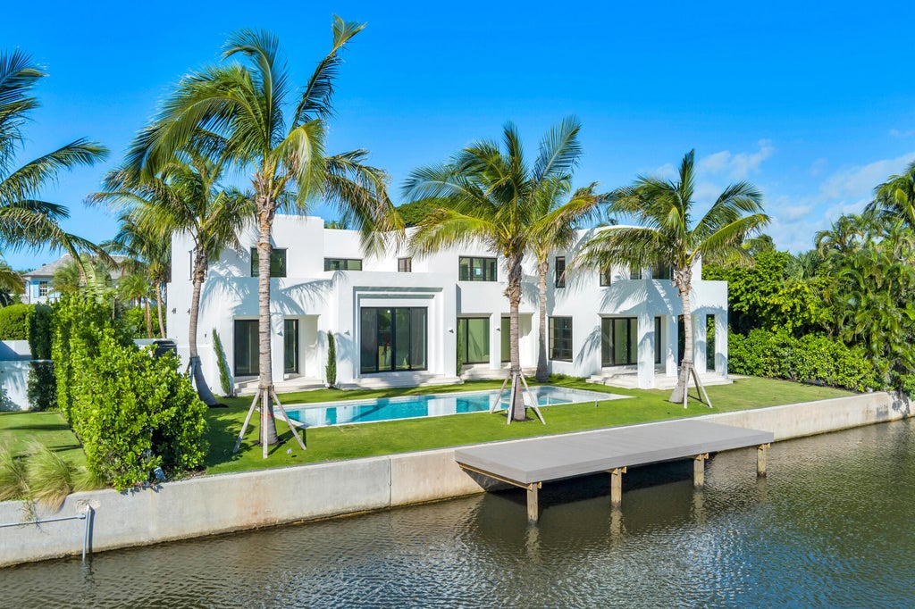 Photo of 2273 Ibis Isle Road E, Palm Beach, FL 33480 (MLS # B26094492)