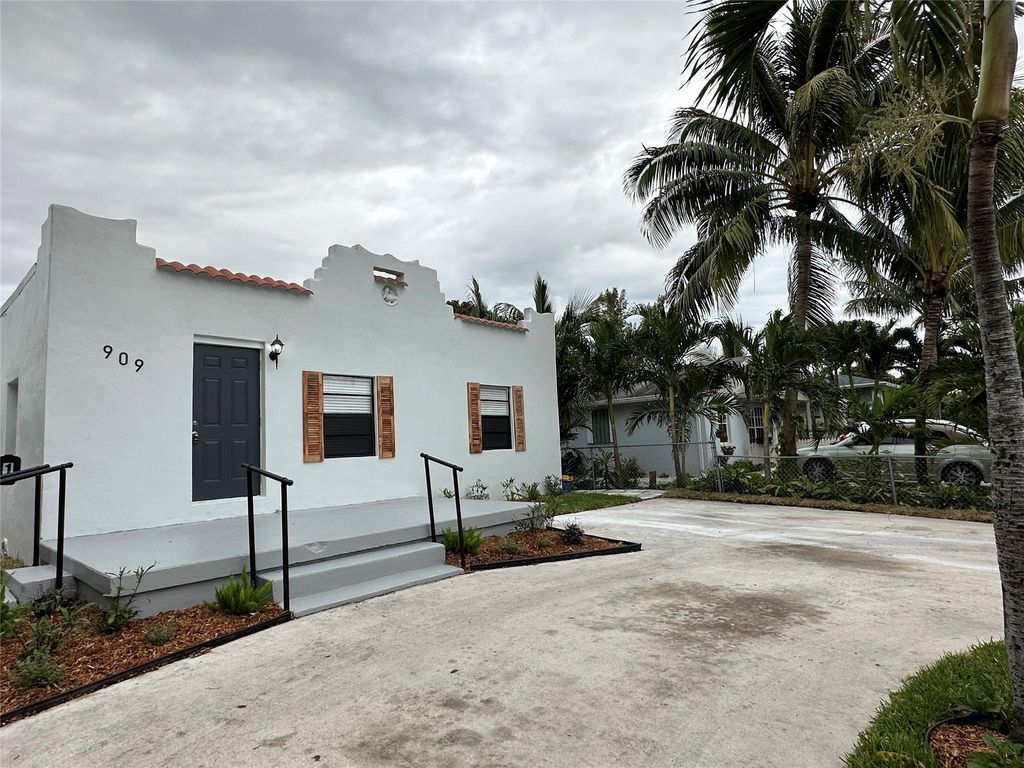 Photo of 909 N F Street #1, Lake Worth Beach, FL 33460 (MLS # F10431213)