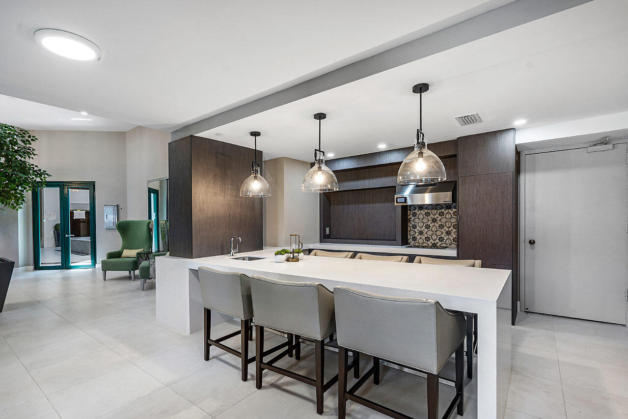 MIZNER COURT - Residential